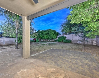 26435 N 42nd Place - Photo Thumbnail 27