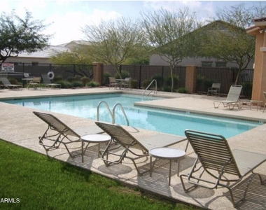 7034 W Mercer Lane - Photo Thumbnail 13