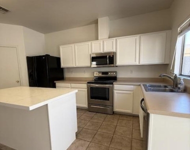 7034 W Mercer Lane - Photo Thumbnail 3