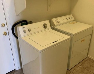 7034 W Mercer Lane - Photo Thumbnail 11