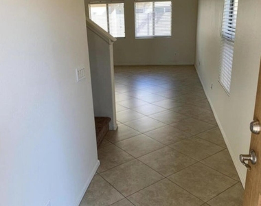 7034 W Mercer Lane - Photo Thumbnail 1