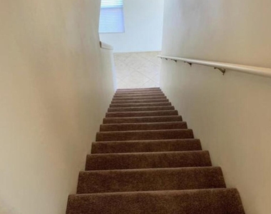 7034 W Mercer Lane - Photo Thumbnail 5