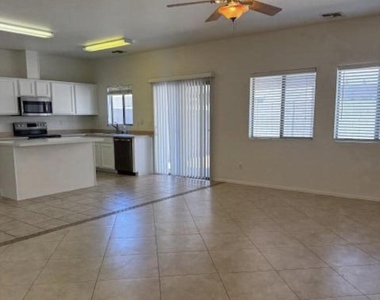 7034 W Mercer Lane - Photo Thumbnail 2
