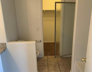 7034 W Mercer Lane - Photo Thumbnail 9