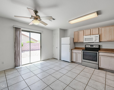 3057 W Lucia Drive - Photo Thumbnail 4