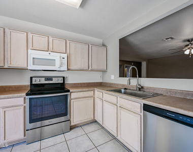 3057 W Lucia Drive - Photo Thumbnail 5