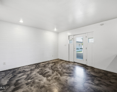 3615 N 15th Avenue - Photo Thumbnail 3