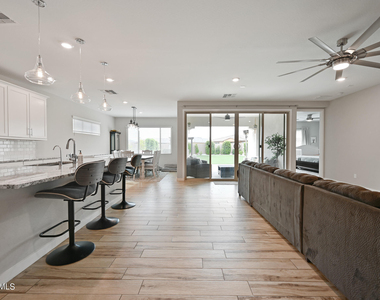 10104 E Gamma Avenue - Photo Thumbnail 9