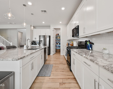 10104 E Gamma Avenue - Photo Thumbnail 14