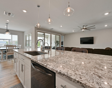 10104 E Gamma Avenue - Photo Thumbnail 16