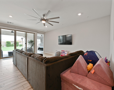 10104 E Gamma Avenue - Photo Thumbnail 8