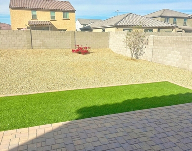 24588 W Flores Drive - Photo Thumbnail 20