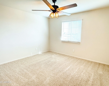 24588 W Flores Drive - Photo Thumbnail 5