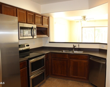3064 S 258th Avenue - Photo Thumbnail 3