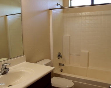 3064 S 258th Avenue - Photo Thumbnail 5