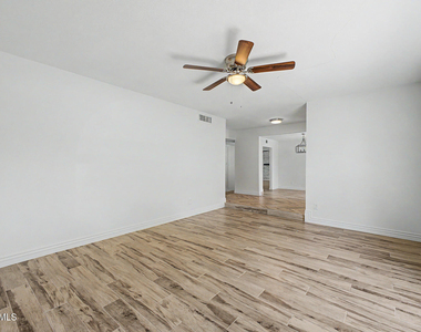 5228 E Karen Drive - Photo Thumbnail 7