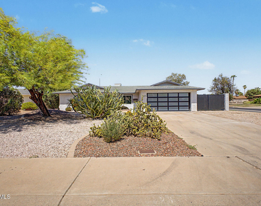 5228 E Karen Drive - Photo Thumbnail 2