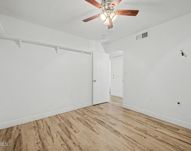 5228 E Karen Drive - Photo Thumbnail 24