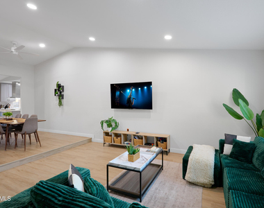 2331 E Sunnyside Drive - Photo Thumbnail 11