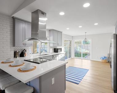 2331 E Sunnyside Drive - Photo Thumbnail 22