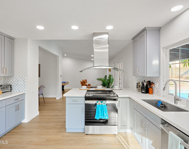 2331 E Sunnyside Drive - Photo Thumbnail 14