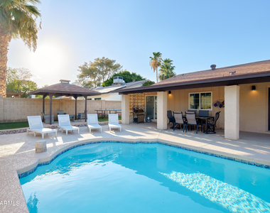 2331 E Sunnyside Drive - Photo Thumbnail 6