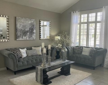 1211 W Honeysuckle Lane - Photo Thumbnail 4