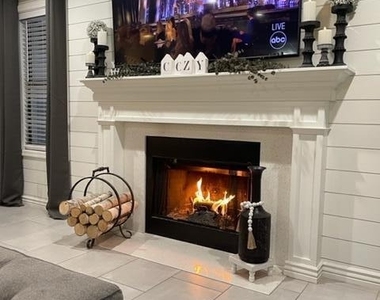 1211 W Honeysuckle Lane - Photo Thumbnail 6