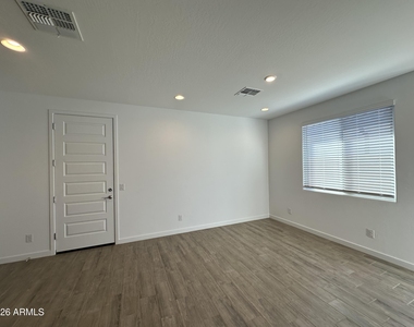 3228 W Morning Vista Lane - Photo Thumbnail 6