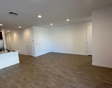 3228 W Morning Vista Lane - Photo Thumbnail 10