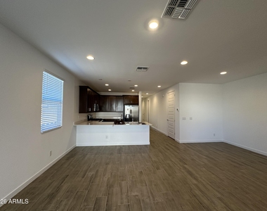 3228 W Morning Vista Lane - Photo Thumbnail 11