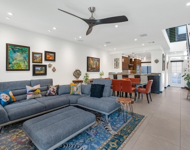 3057 E Rose Lane - Photo Thumbnail 2