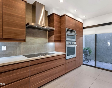 3057 E Rose Lane - Photo Thumbnail 8