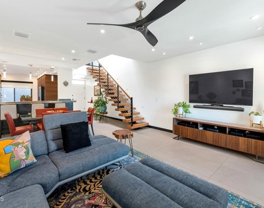 3057 E Rose Lane - Photo Thumbnail 4