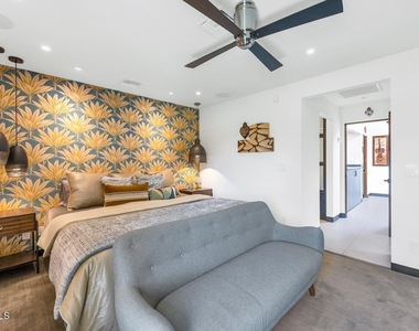 3057 E Rose Lane - Photo Thumbnail 12