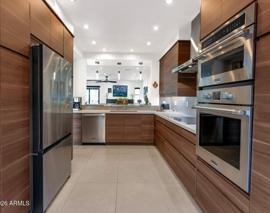 3057 E Rose Lane - Photo Thumbnail 7