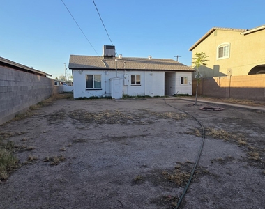 119 E Hill Drive E - Photo Thumbnail 9