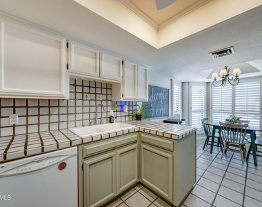 2511 E Shaw Butte Drive - Photo Thumbnail 14