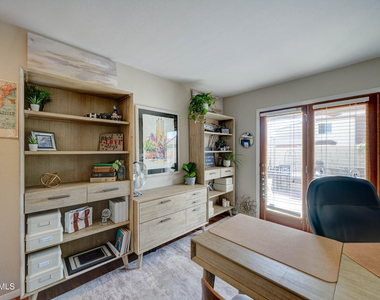 2511 E Shaw Butte Drive - Photo Thumbnail 9
