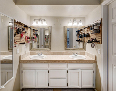 2511 E Shaw Butte Drive - Photo Thumbnail 27