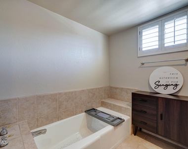 2511 E Shaw Butte Drive - Photo Thumbnail 29