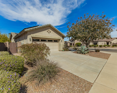 44296 W Desert Plant Trail - Photo Thumbnail 24
