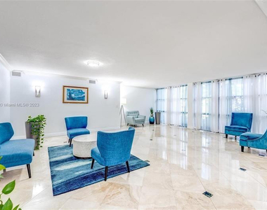 800 Parkview Drive - Photo Thumbnail 9