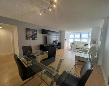 800 Parkview Drive - Photo Thumbnail 13