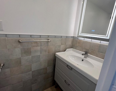 800 Parkview Drive - Photo Thumbnail 16