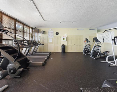 800 Parkview Drive - Photo Thumbnail 7
