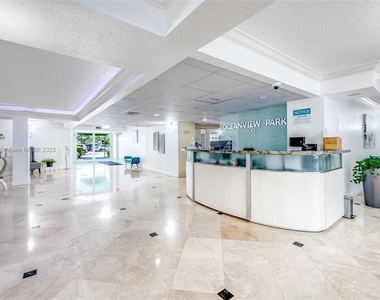 800 Parkview Drive - Photo Thumbnail 8