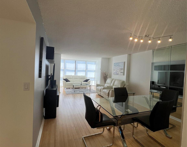 800 Parkview Drive - Photo Thumbnail 12