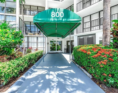 800 Parkview Drive - Photo Thumbnail 10