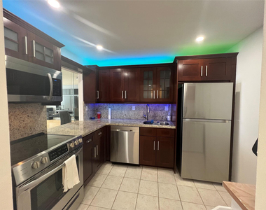 800 Parkview Drive - Photo Thumbnail 11